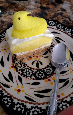 No Bake Lemon Peep Cake. Share NOW. #lemon #Easter #desserts #peeps #eclecticredbarn